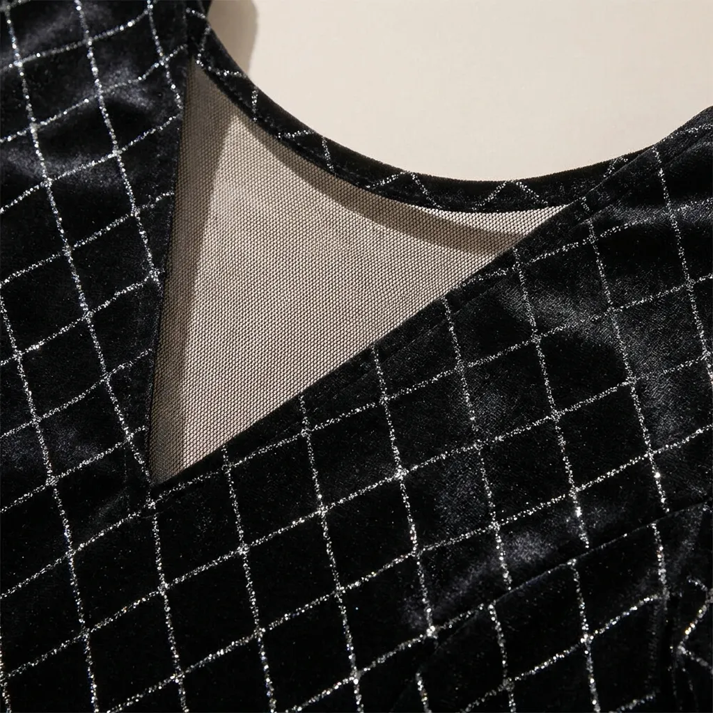 Dames jurk | Zwarte jurk met V-hals, lange mouw en ruitpatroon - Image 3