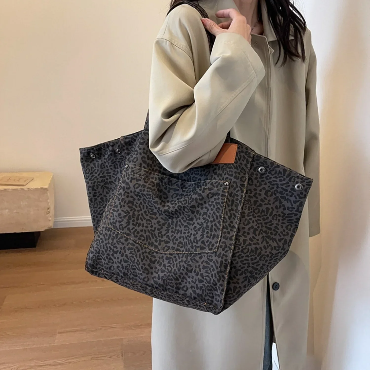 Dames shopper tas | Leopard print draagtas in modern design - Image 2