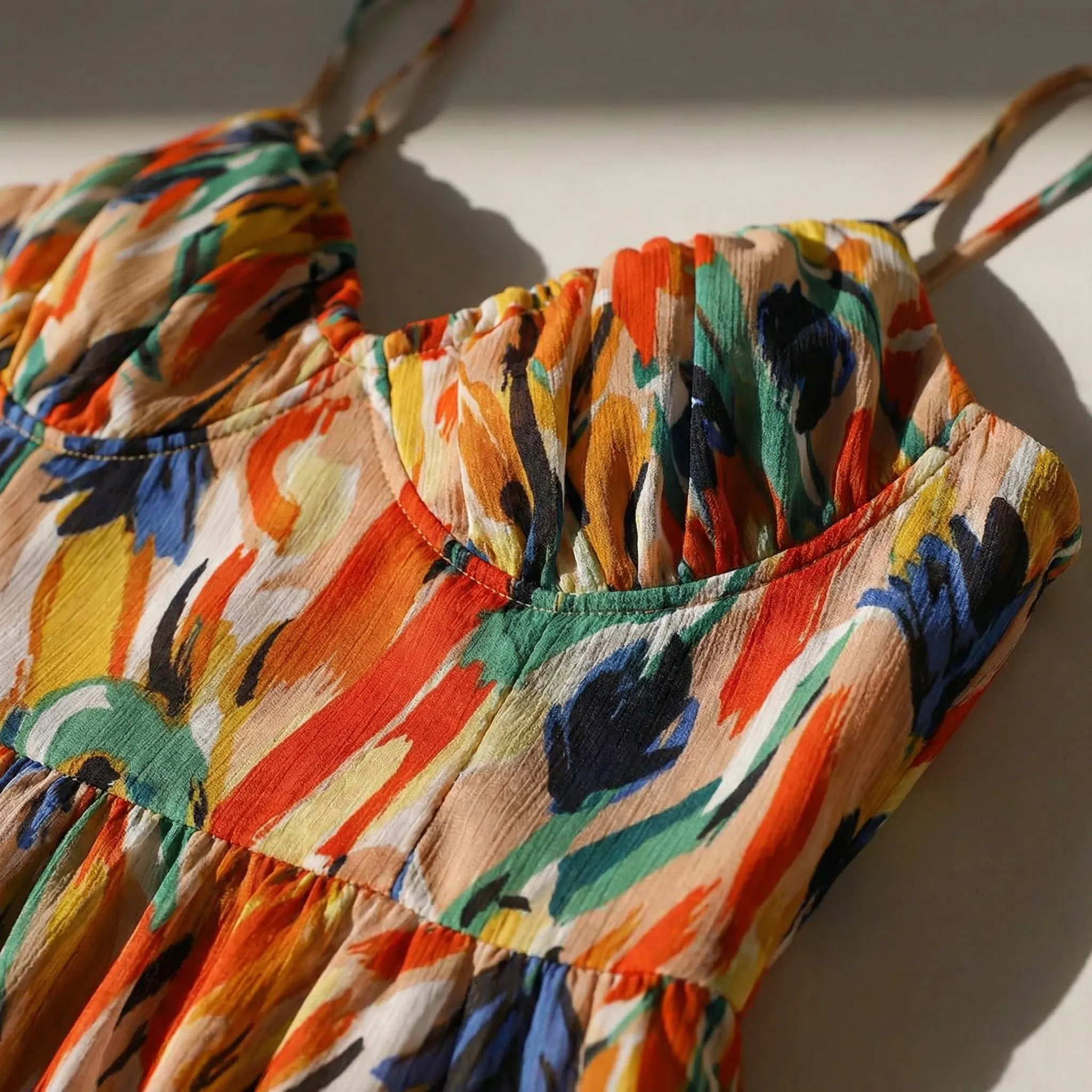 Zomerjurk dames | Mouwloze jurk met kleurrijke print en luchtige pasvorm - Image 3